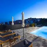 M Podstrana-private Pool 30 M2 * Podstrana