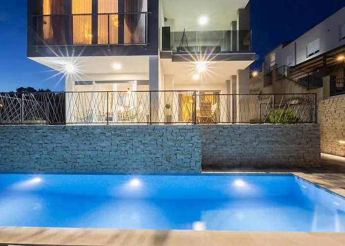 M Podstrana-private Pool 30 M2