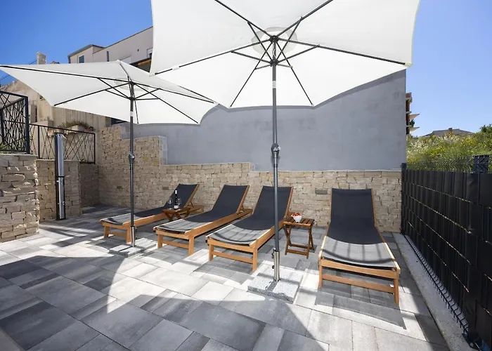 M Podstrana-private Pool 30 M2 アパート