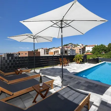 Luxury 3-bedroom With Private Pool & Sea View Near Split