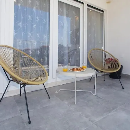 Luxury 3-bedroom With Private Pool & Sea View Near Split