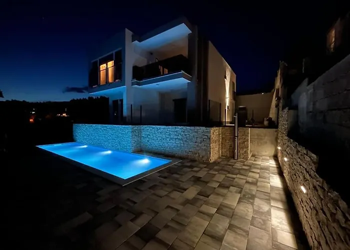 M Podstrana-private Pool 30 M2 Podstrana