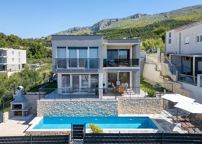 M Podstrana-private Pool 30 M2 *